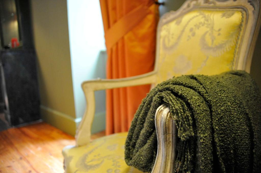 Domaine Des Grands Cedres Bed and Breakfast Cordelle Værelse billede